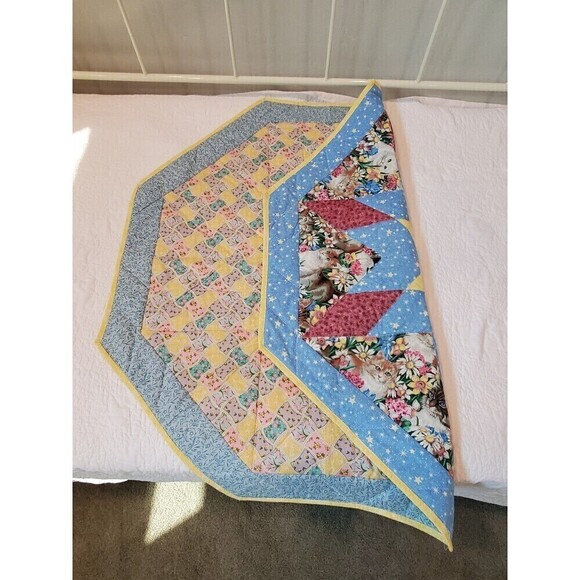 VINTAGE HANDMADE OCTAGON QUILT TABLE TOPPER RUG STAR PATTERN CATS STARS - Picture 3 of 11